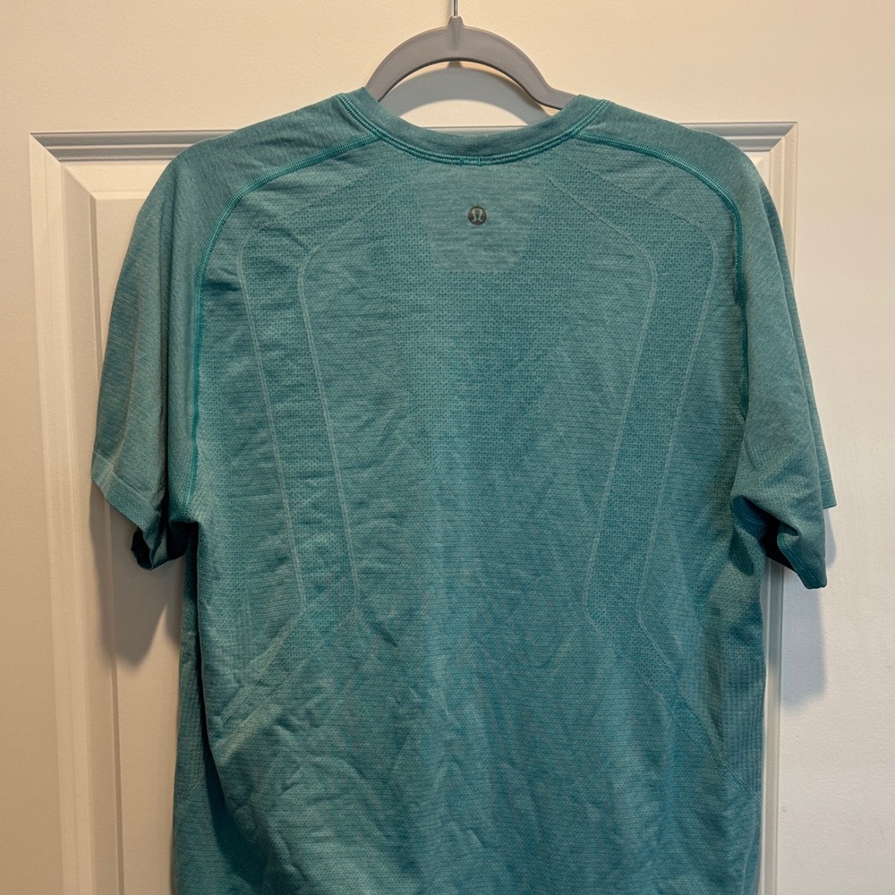 lululemon athletica Men's Aqua Short Sleeve Tee